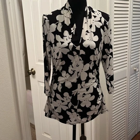 Vince Camuto Floral Black and White Blouse - Picture 2 of 6